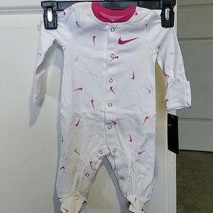Girl onesie ( NIKE) 3 months